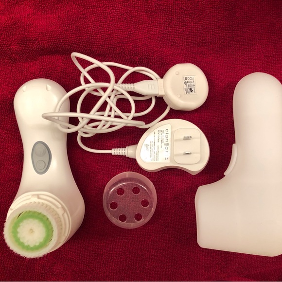 Clairsonic Mia 2 Rechargeable Facial Cleanser - Picture 2 of 8